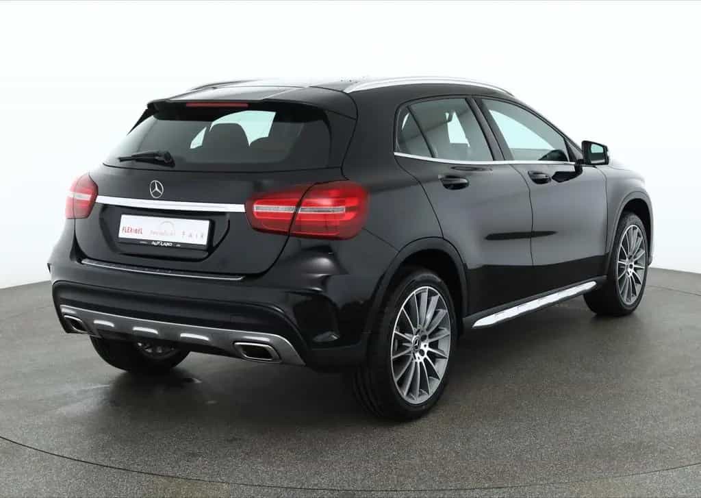 Mercedes-Benz GLA-Class 180 AMG Line Aut. LED Navi 360° Leder PDC 01/2019-photo-4