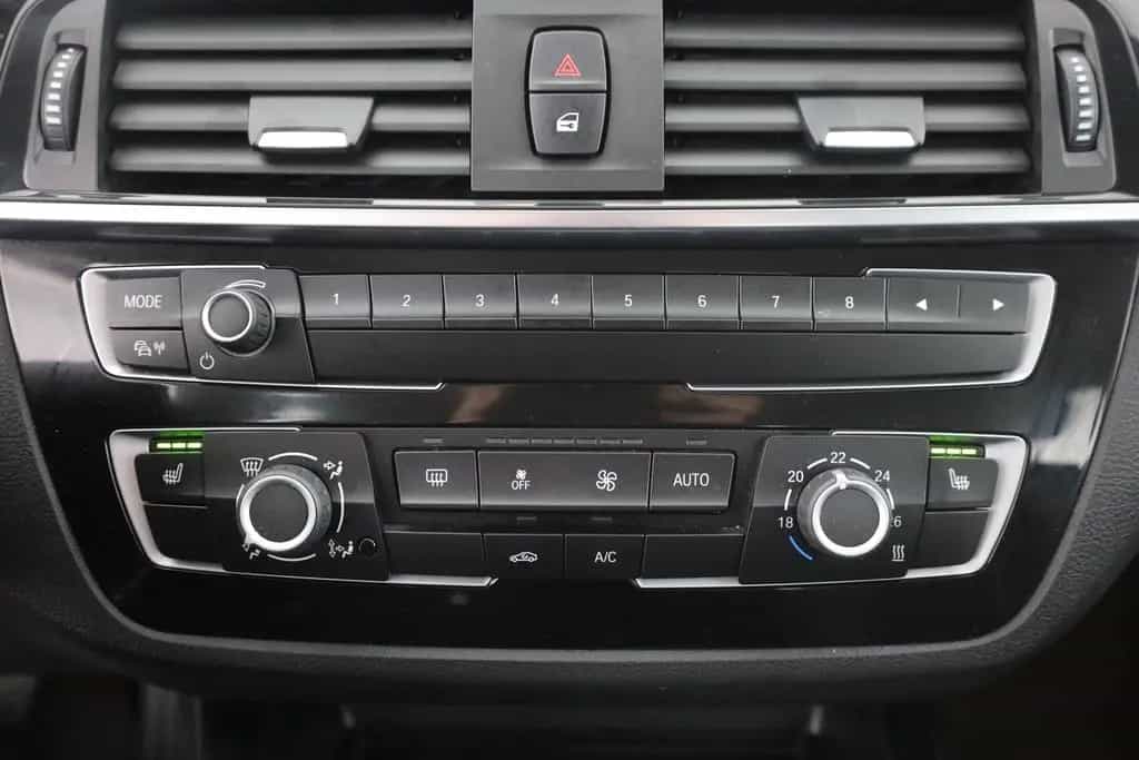 BMW 1 Series 118i Urban Line LED ACC Kamera Keyless-Go 12/2018-photo-10