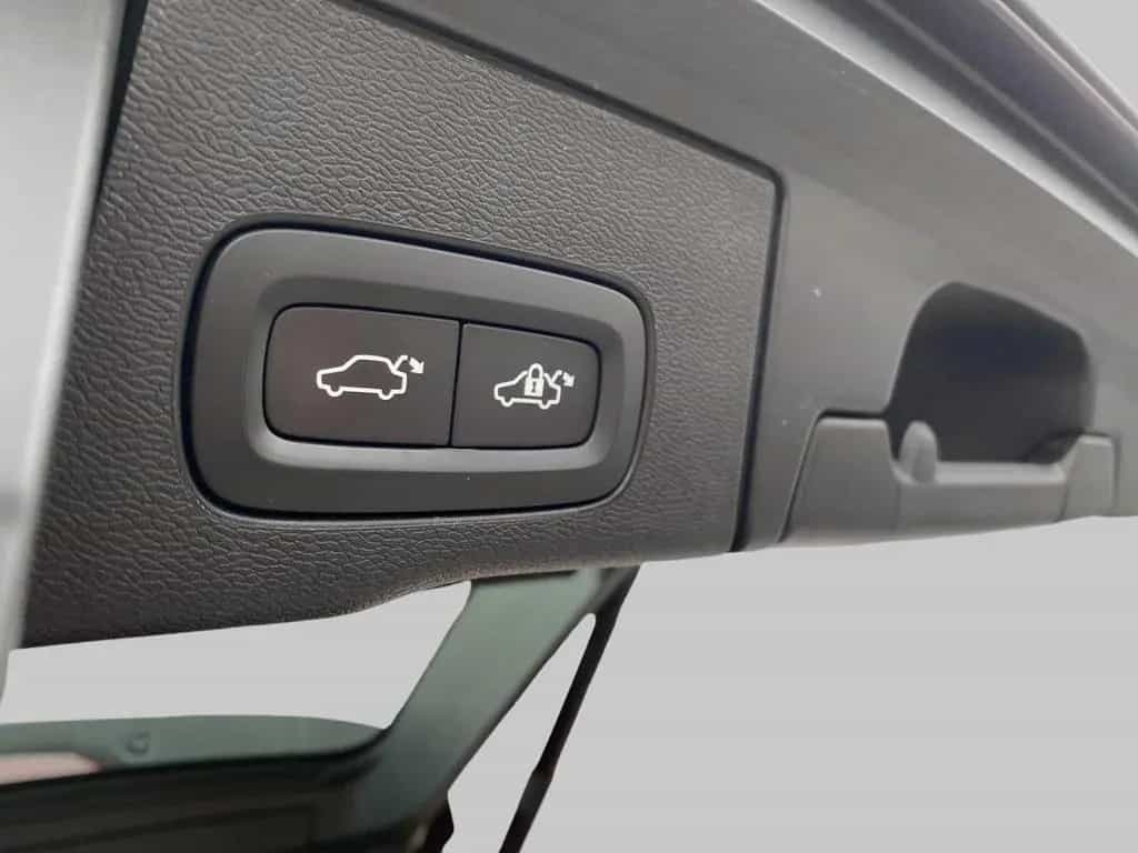 Volvo XC60 AHK Digitales Cockpit Soundsystem LED Kurve 07/2021-photo-15