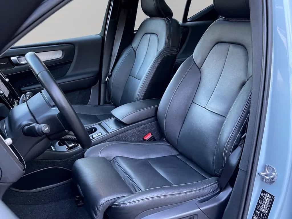 Volvo XC40 2,0 AUTOM. AWD 4x4 PANORAMA LEDER GARANTIE 01/2018-photo-9
