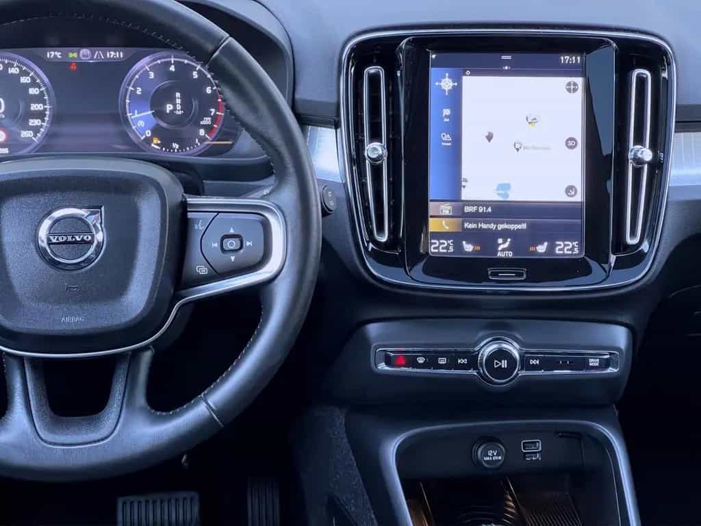 Volvo XC40 2,0 AUTOM. AWD 4x4 PANORAMA LEDER GARANTIE 01/2018-photo-11
