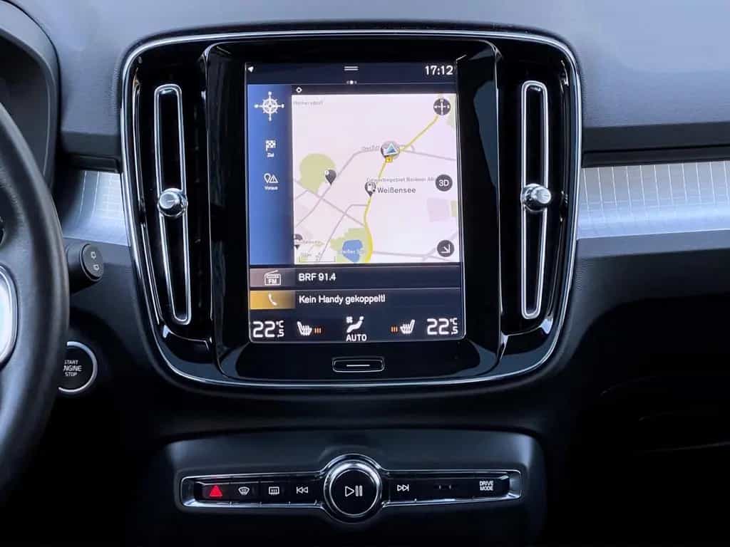 Volvo XC40 2,0 AUTOM. AWD 4x4 PANORAMA LEDER GARANTIE 01/2018-photo-12
