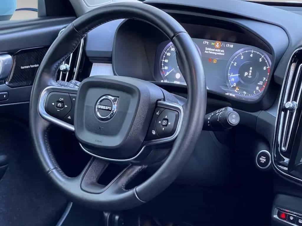 Volvo XC40 2,0 AUTOM. AWD 4x4 PANORAMA LEDER GARANTIE 01/2018-photo-15