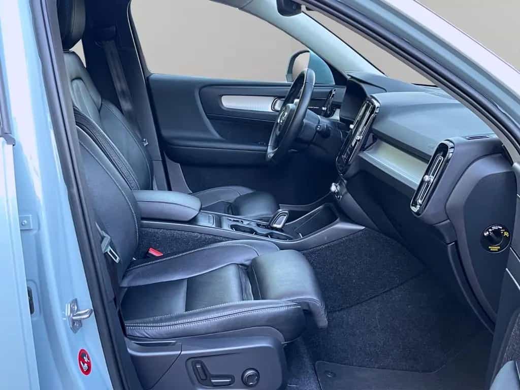 Volvo XC40 2,0 AUTOM. AWD 4x4 PANORAMA LEDER GARANTIE 01/2018-photo-19