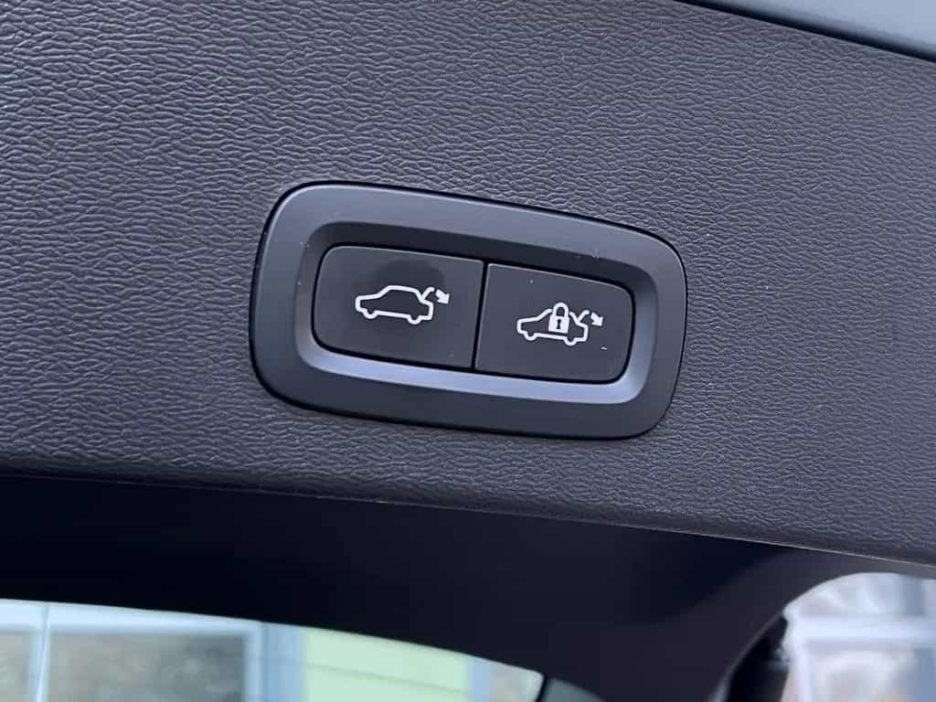 Volvo XC40 2,0 AUTOM. AWD 4x4 PANORAMA LEDER GARANTIE 01/2018-photo-24