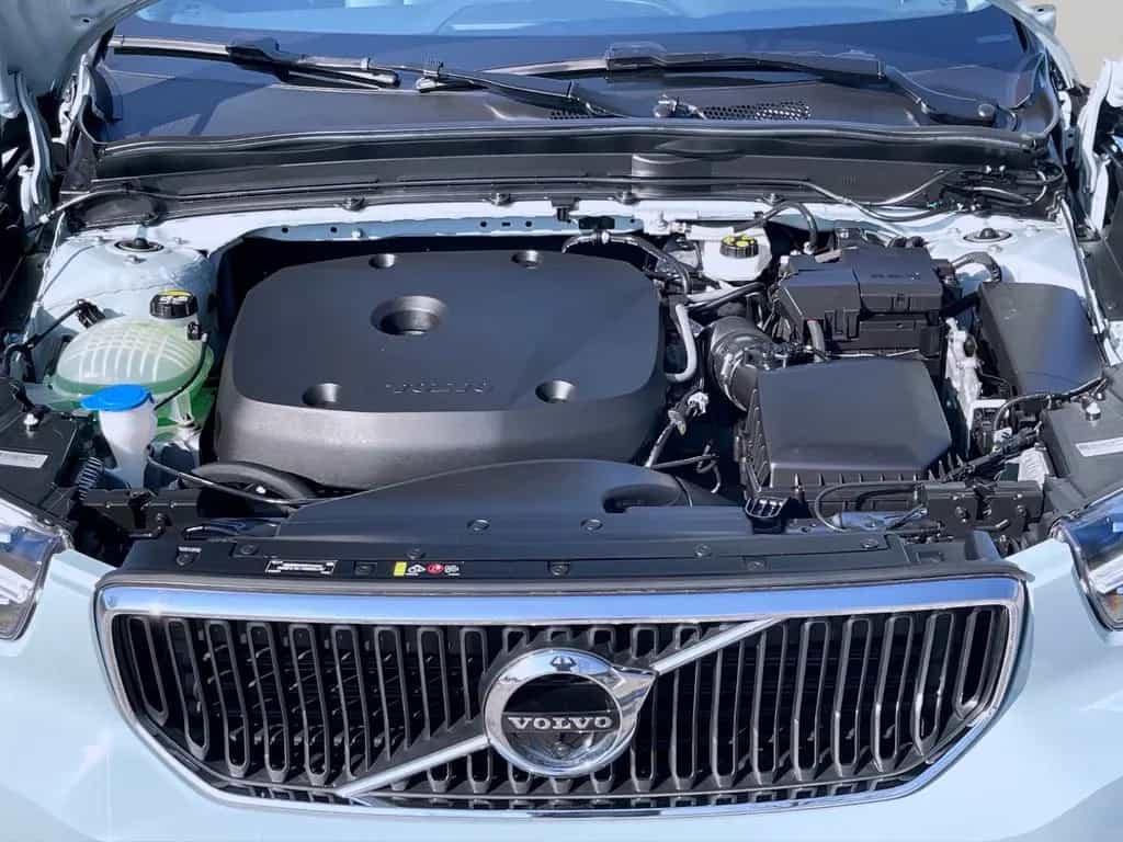 Volvo XC40 2,0 AUTOM. AWD 4x4 PANORAMA LEDER GARANTIE 01/2018-photo-25