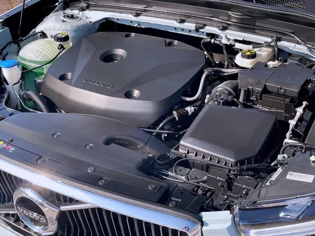 Volvo XC40 2,0 AUTOM. AWD 4x4 PANORAMA LEDER GARANTIE 01/2018-photo-26
