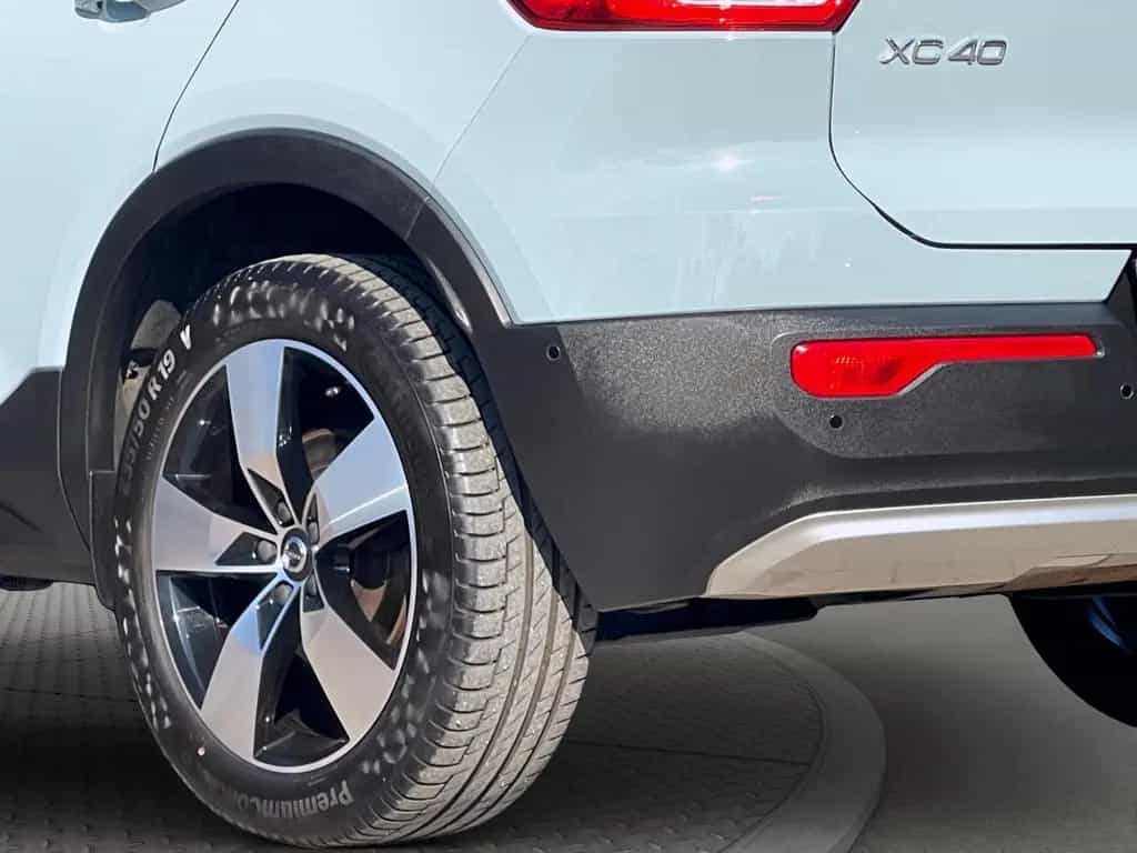 Volvo XC40 2,0 AUTOM. AWD 4x4 PANORAMA LEDER GARANTIE 01/2018-photo-28