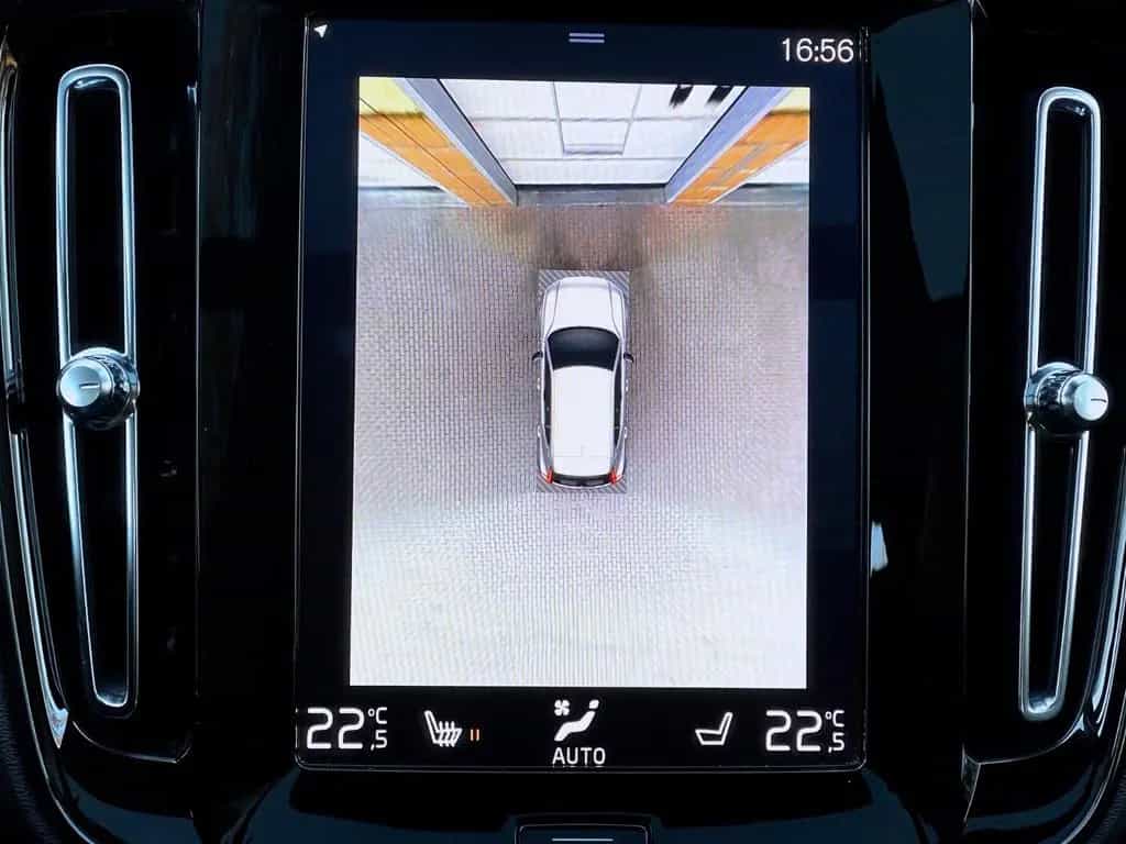 Volvo XC40 2,0 AUTOM. AWD 4x4 PANORAMA LEDER GARANTIE 01/2018-photo-46