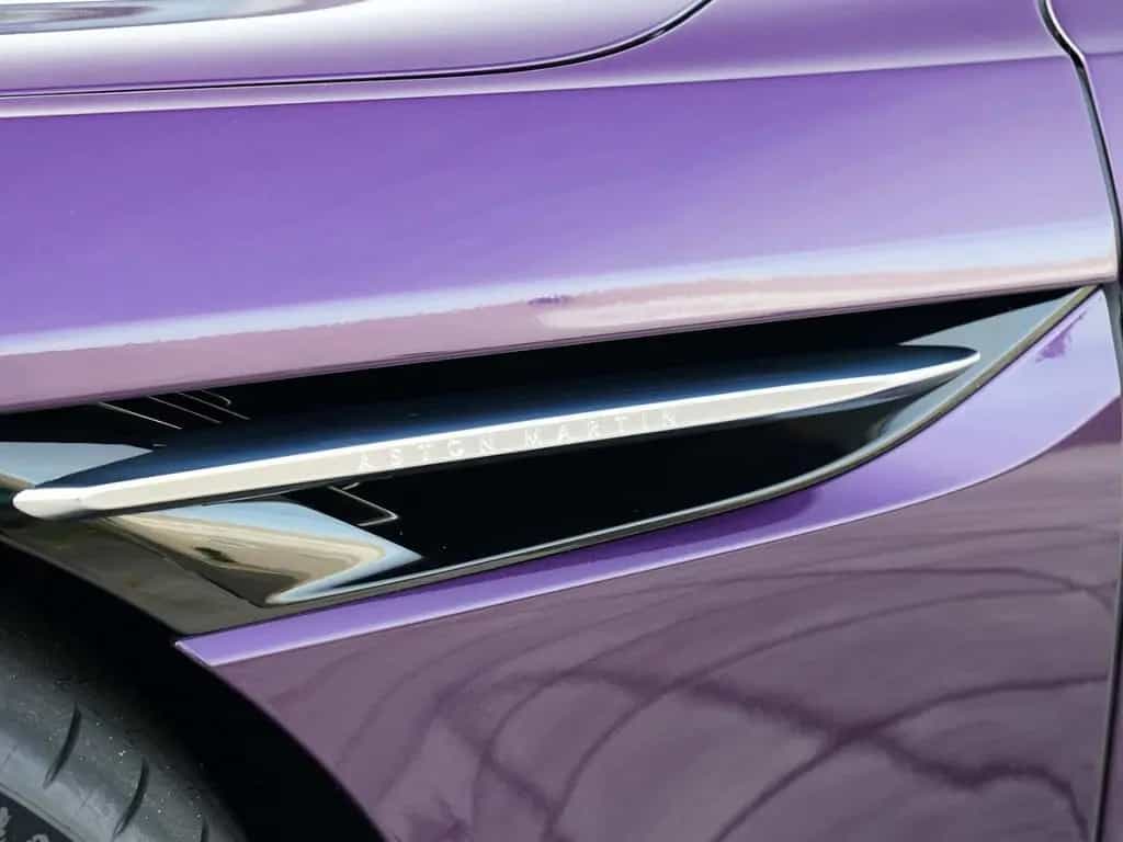 Aston Martin DB12 Storm Purple / Pale Blue null-photo-10