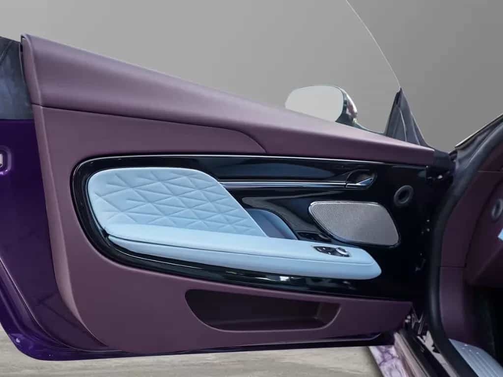 Aston Martin DB12 Storm Purple / Pale Blue null-photo-18