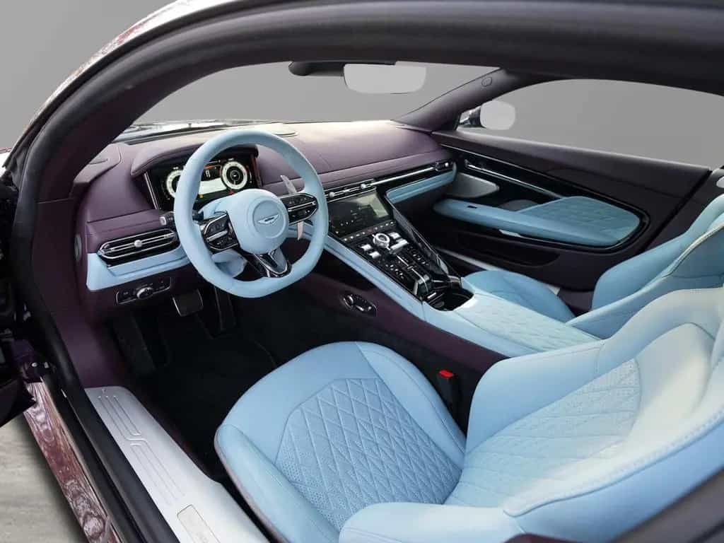 Aston Martin DB12 Storm Purple / Pale Blue null-photo-19