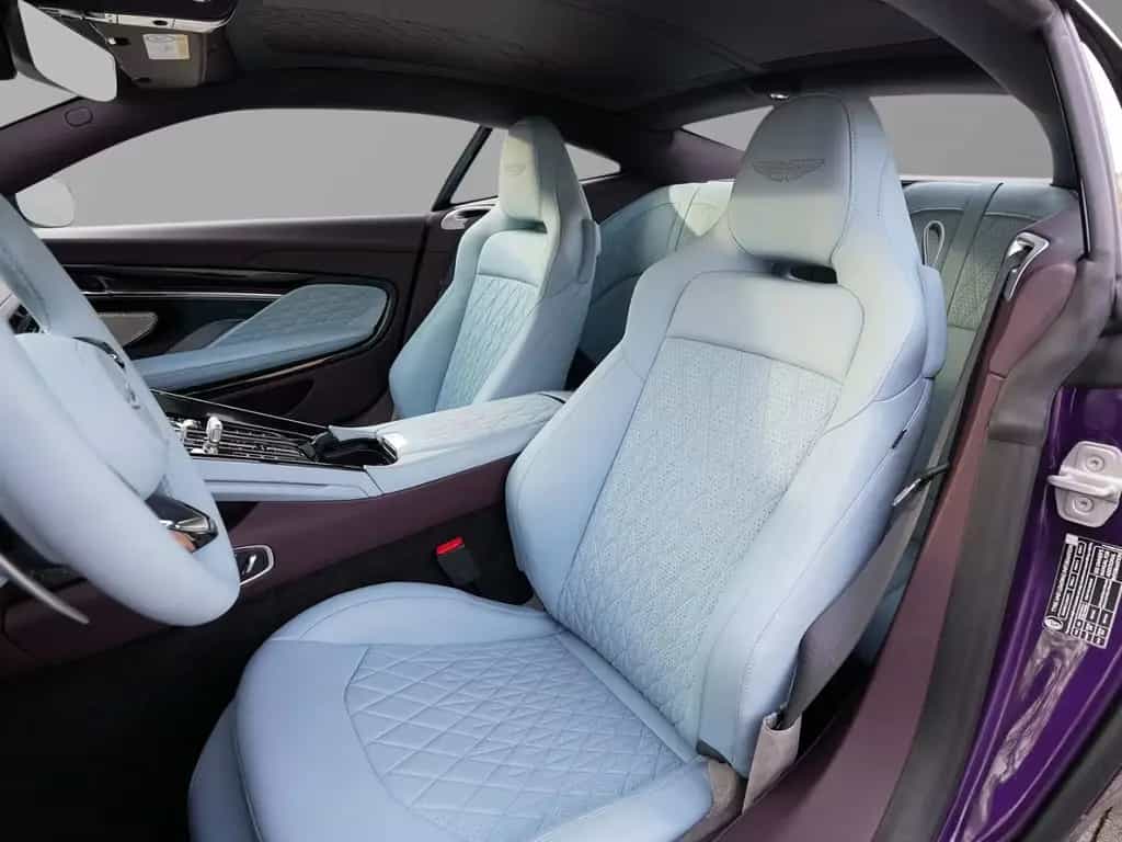 Aston Martin DB12 Storm Purple / Pale Blue null-photo-20
