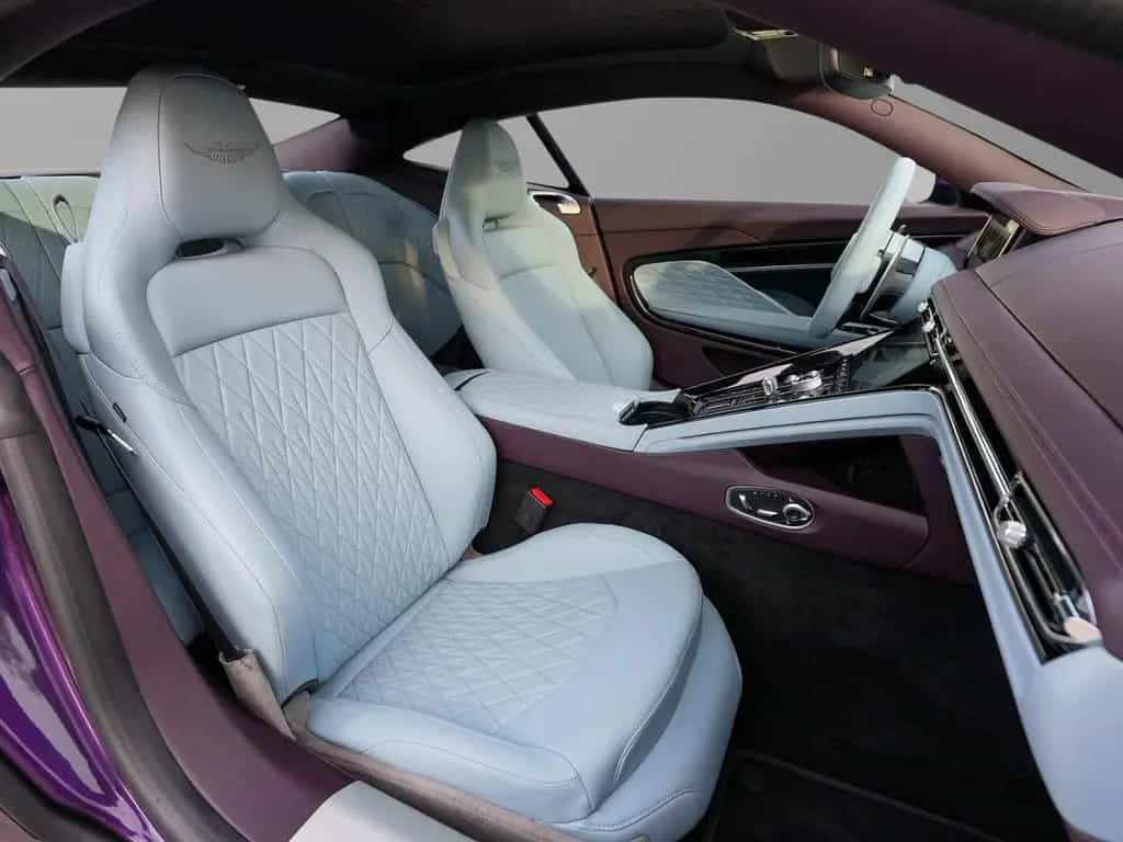 Aston Martin DB12 Storm Purple / Pale Blue null-photo-28