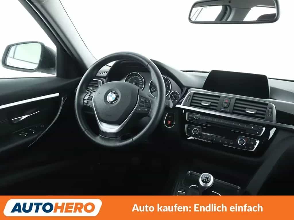 BMW 320 i Sport Line *NAVI*CAM*SHZ*TEMPO*ALU* 06/2017-photo-12