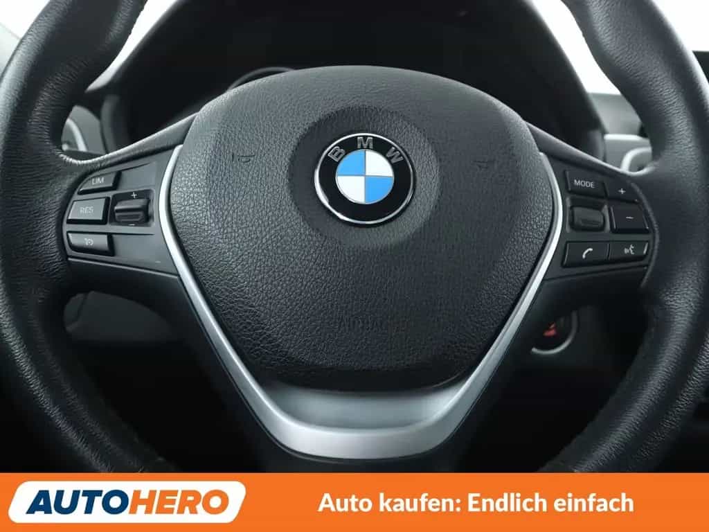 BMW 320 i Sport Line *NAVI*CAM*SHZ*TEMPO*ALU* 06/2017-photo-18