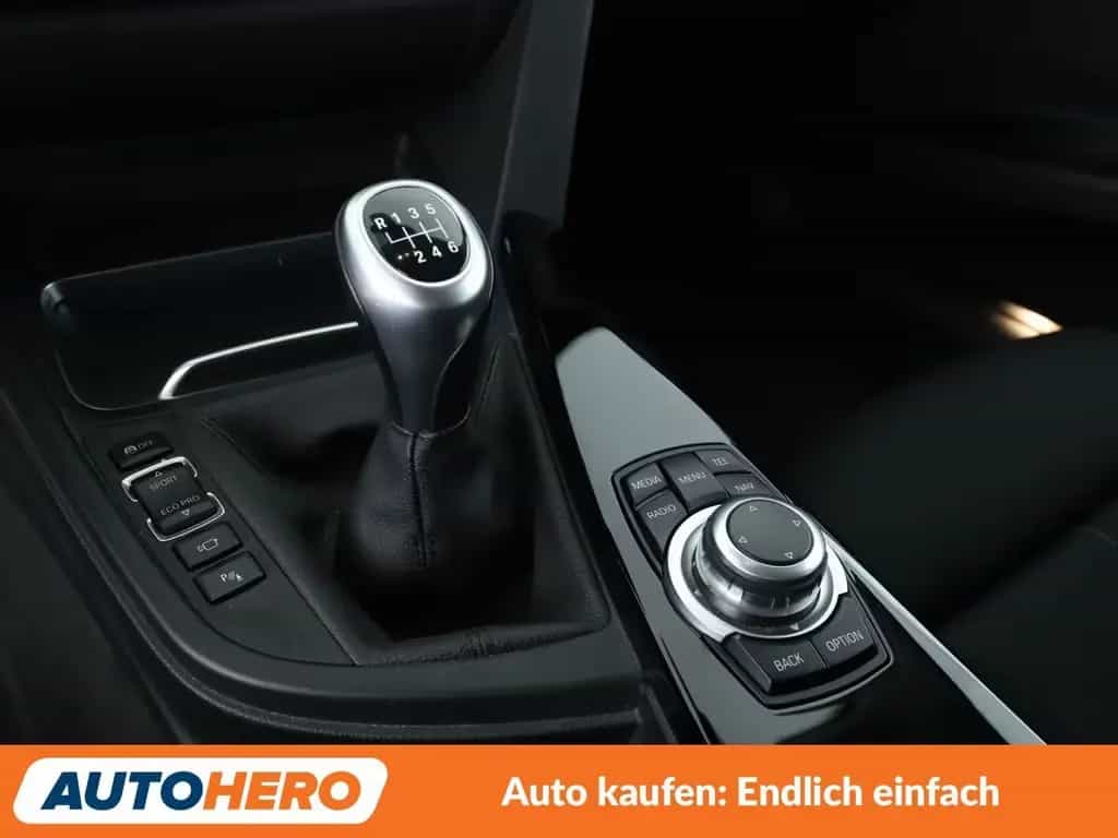 BMW 320 i Sport Line *NAVI*CAM*SHZ*TEMPO*ALU* 06/2017-photo-22