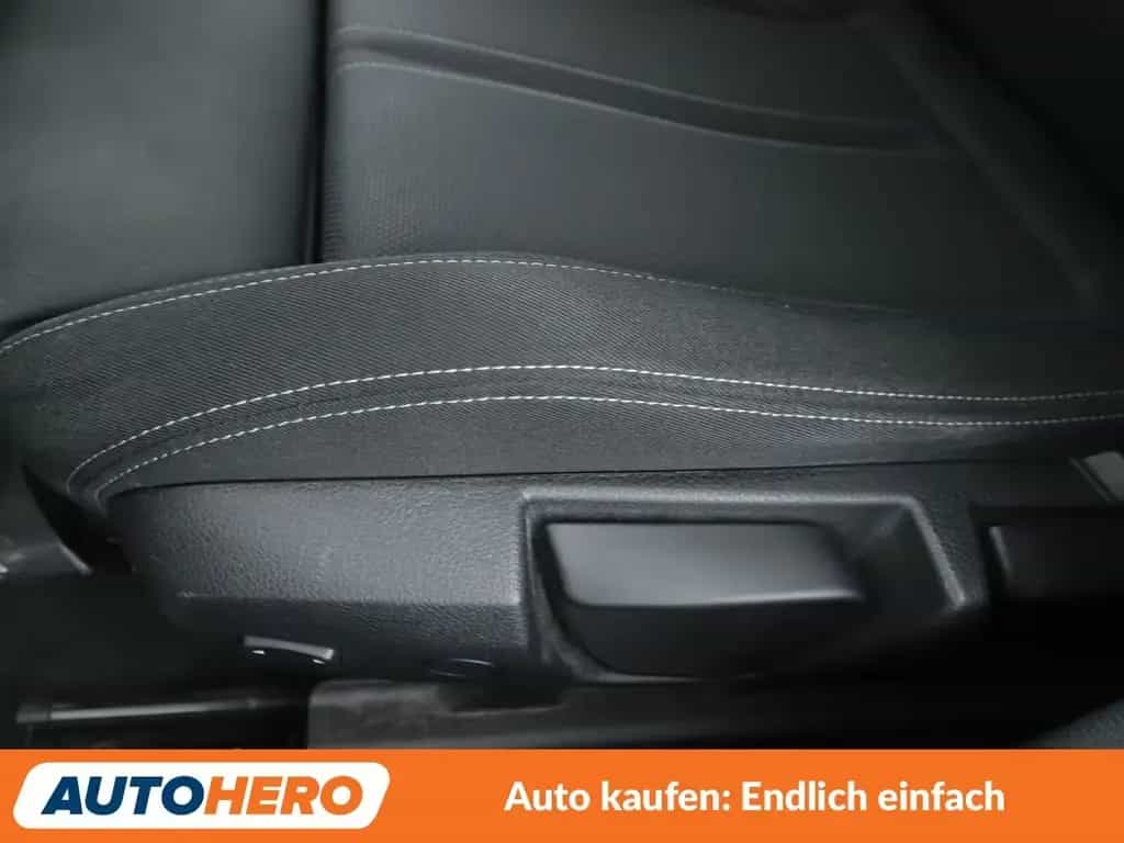 BMW 320 i Sport Line *NAVI*CAM*SHZ*TEMPO*ALU* 06/2017-photo-24