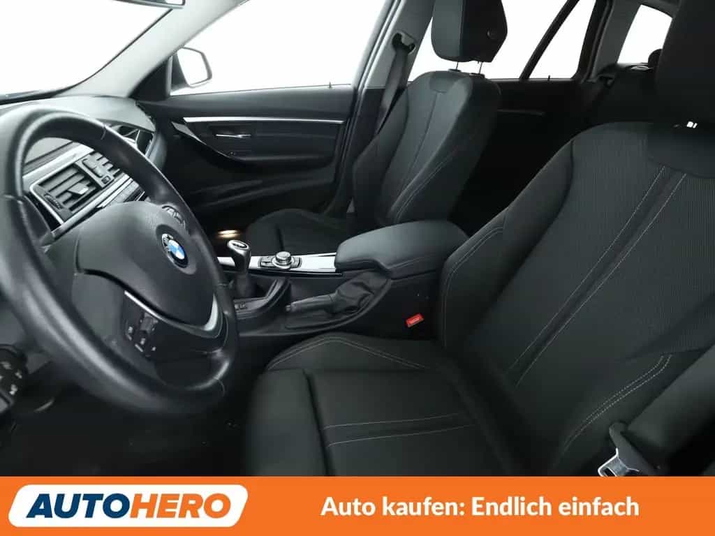 BMW 320 i Sport Line *NAVI*CAM*SHZ*TEMPO*ALU* 06/2017-photo-9