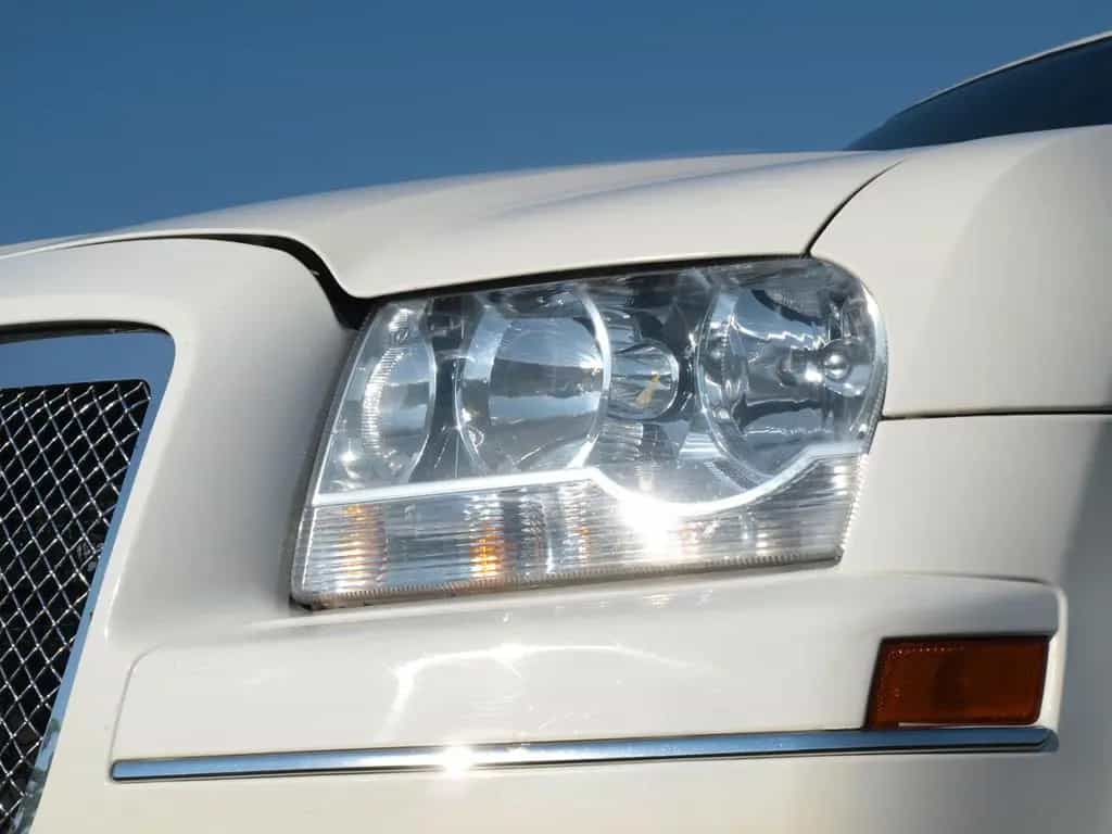 Chrysler 300 140-inch Stretch Limousine by Pinnacle 01/2005-photo-3