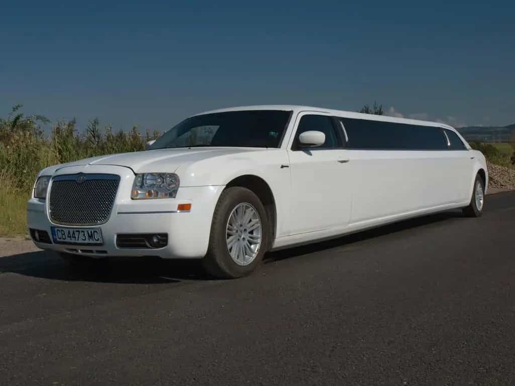 Chrysler 300 140-inch Stretch Limousine by Pinnacle 01/2005-photo-4