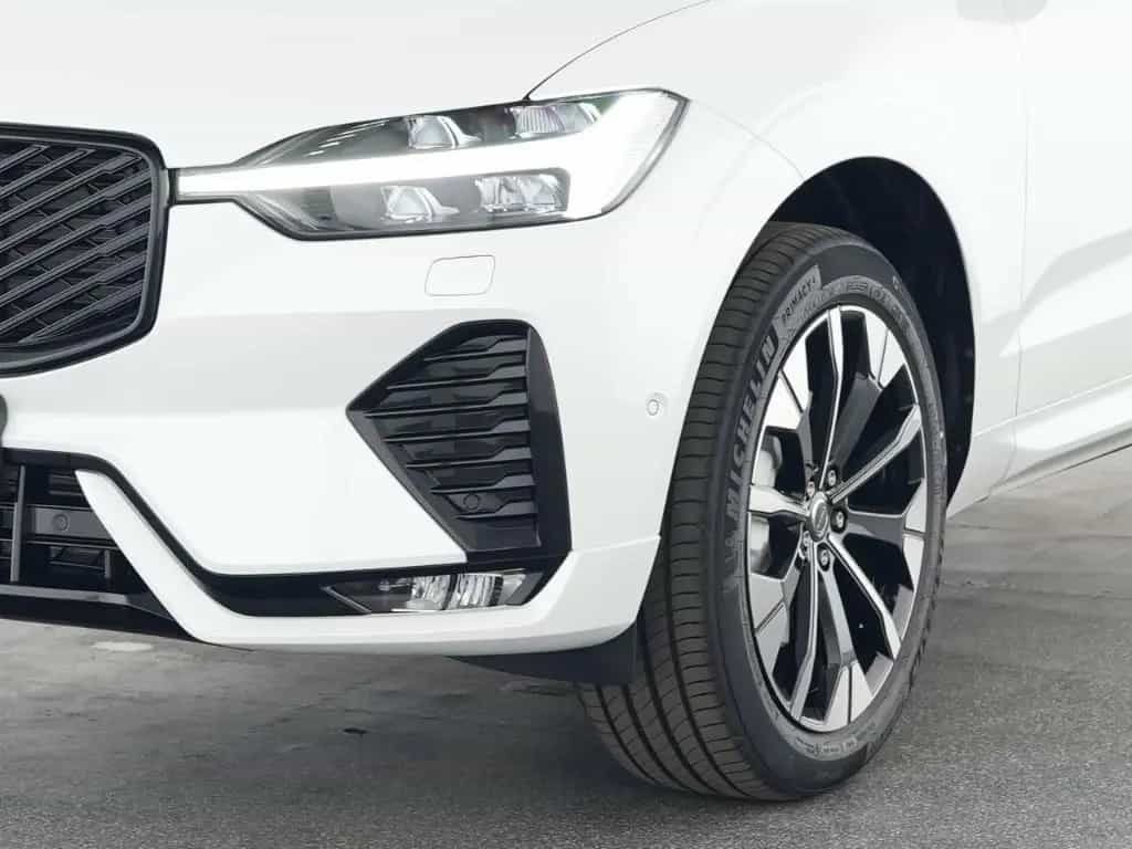 Volvo XC60 FACELIFT Plus Dark AWD HUD Digitales Cockpi 07/2025-photo-3