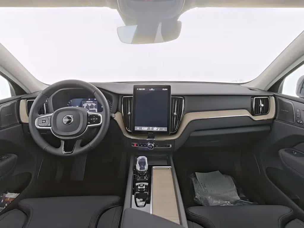Volvo XC60 FACELIFT Plus Dark AWD HUD Digitales Cockpi 07/2025-photo-7