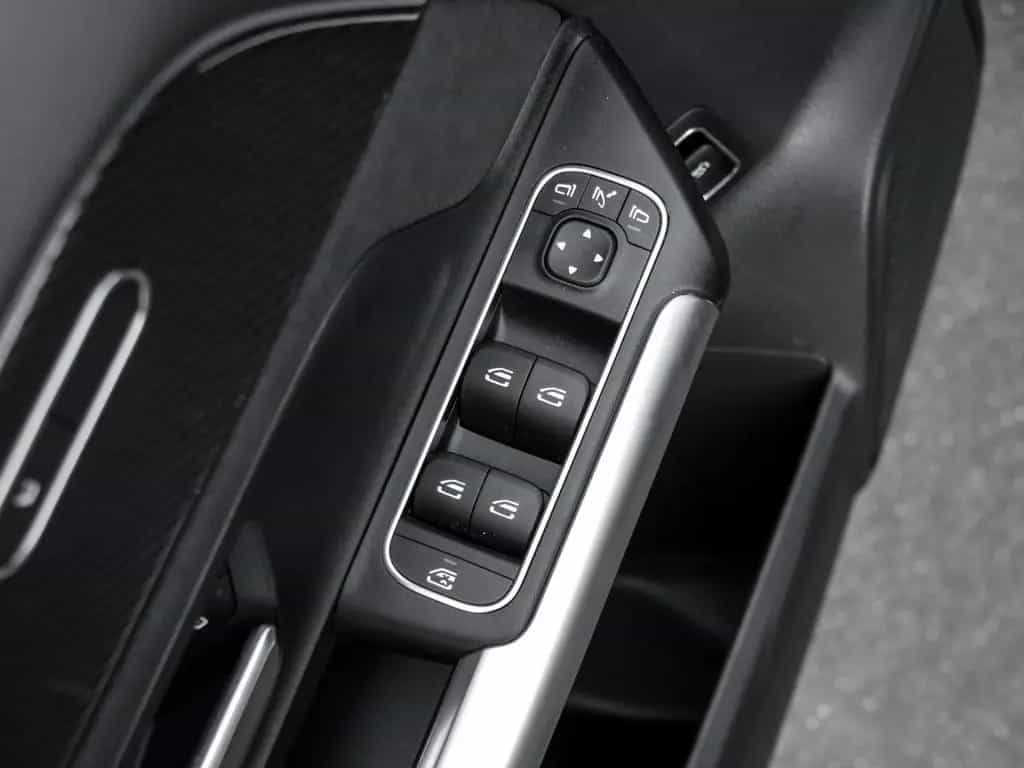Mercedes-Benz GLA-Class 200 AMG-Sport/Pano/MBeam/Distr/Night/AHK/360 01/2025-photo-13