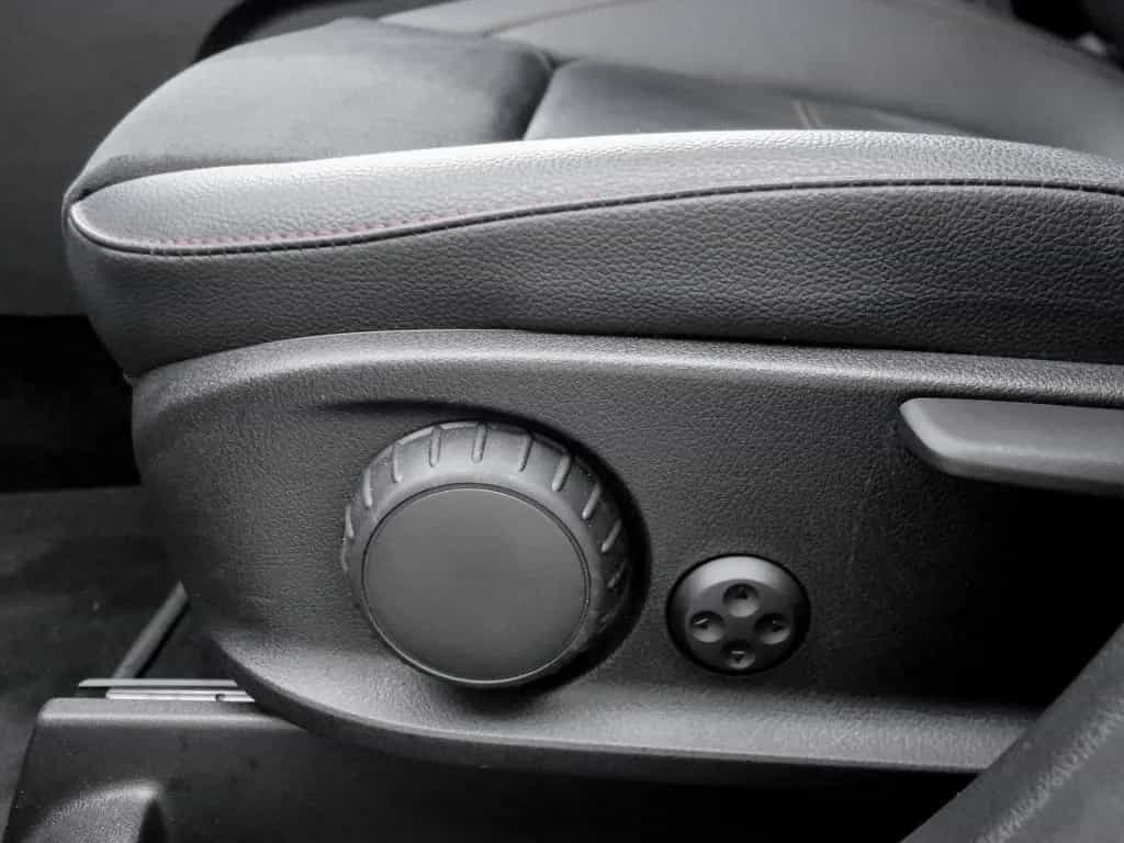 Mercedes-Benz GLA-Class 200 AMG-Sport/Pano/MBeam/Distr/Night/AHK/360 01/2025-photo-15