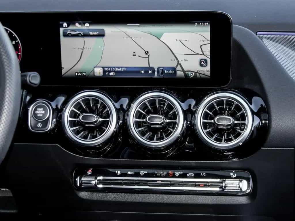 Mercedes-Benz GLA-Class 200 AMG-Sport/Pano/MBeam/Distr/Night/AHK/360 01/2025-photo-7