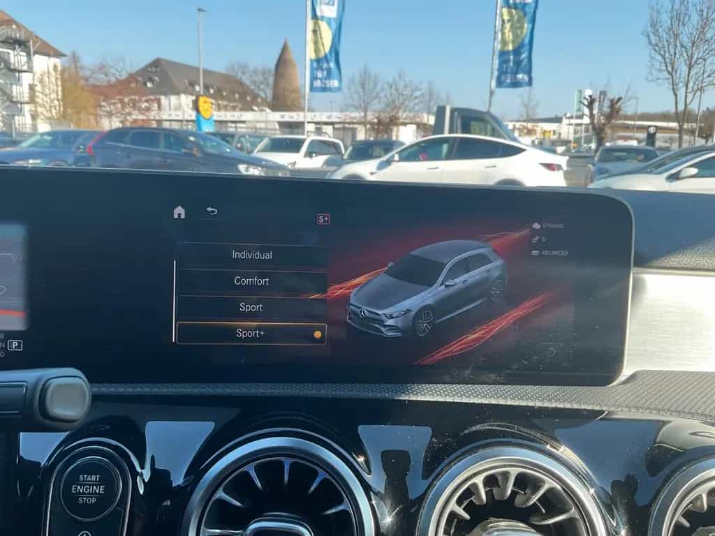 Mercedes-Benz A-Class 35 AMG 4Matic AERO PAKET 360 Kamera Navi SHZ 10/2019-photo-19