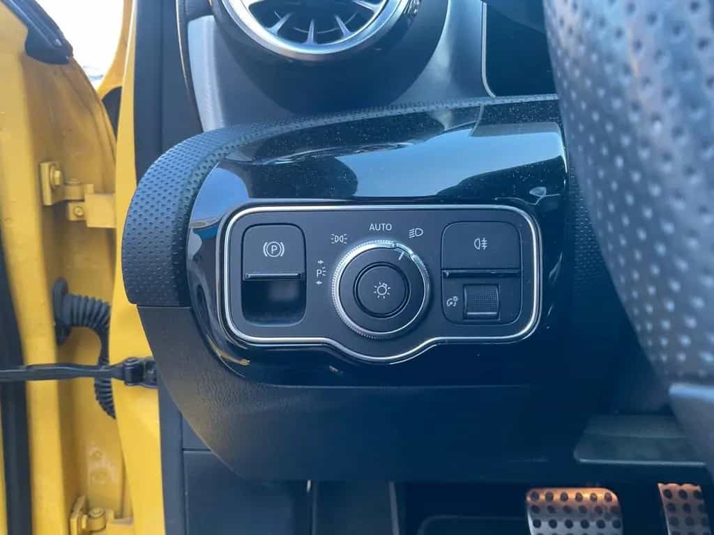 Mercedes-Benz A-Class 35 AMG 4Matic AERO PAKET 360 Kamera Navi SHZ 10/2019-photo-25