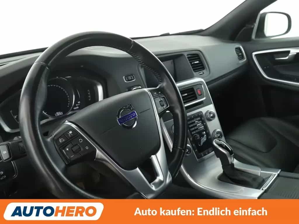 Volvo V60 2.4 D4 Summum AWD Aut.*NAVI*BiXENON*CAM*SHZ* 12/2016-photo-10
