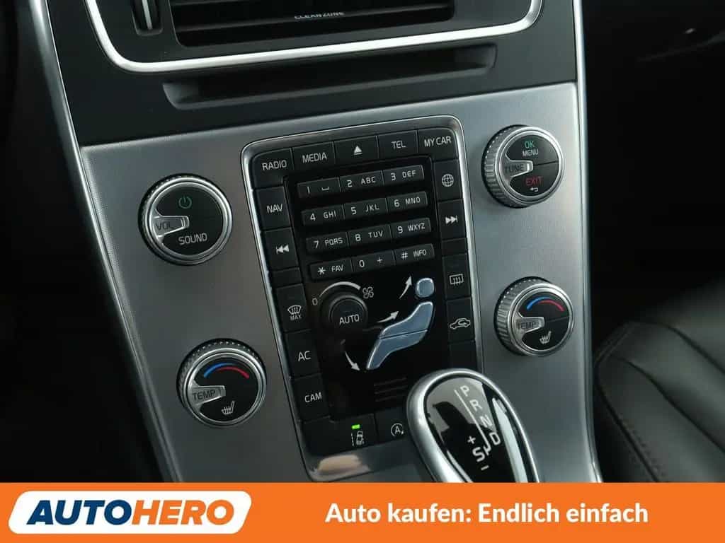 Volvo V60 2.4 D4 Summum AWD Aut.*NAVI*BiXENON*CAM*SHZ* 12/2016-photo-22