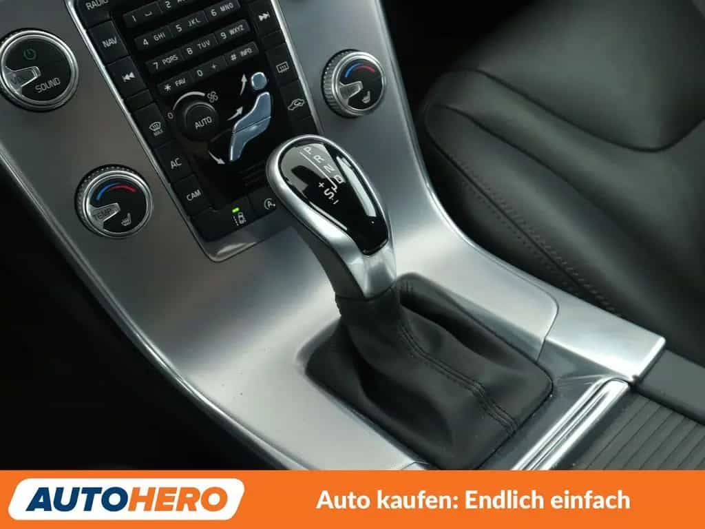 Volvo V60 2.4 D4 Summum AWD Aut.*NAVI*BiXENON*CAM*SHZ* 12/2016-photo-23