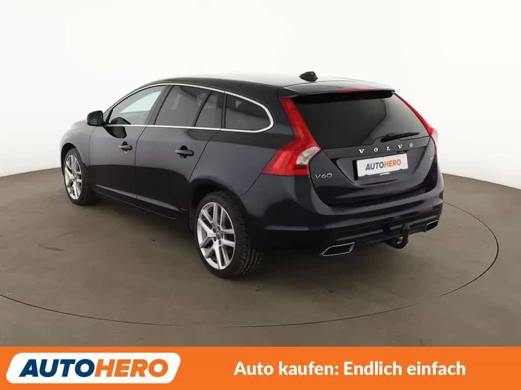 Volvo V60 2.4 D4 Summum AWD Aut.*NAVI*BiXENON*CAM*SHZ* 12/2016-photo-3