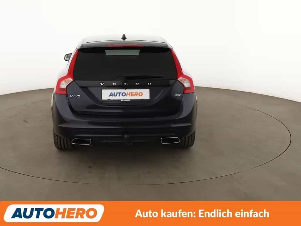 Volvo V60 2.4 D4 Summum AWD Aut.*NAVI*BiXENON*CAM*SHZ* 12/2016-photo-4