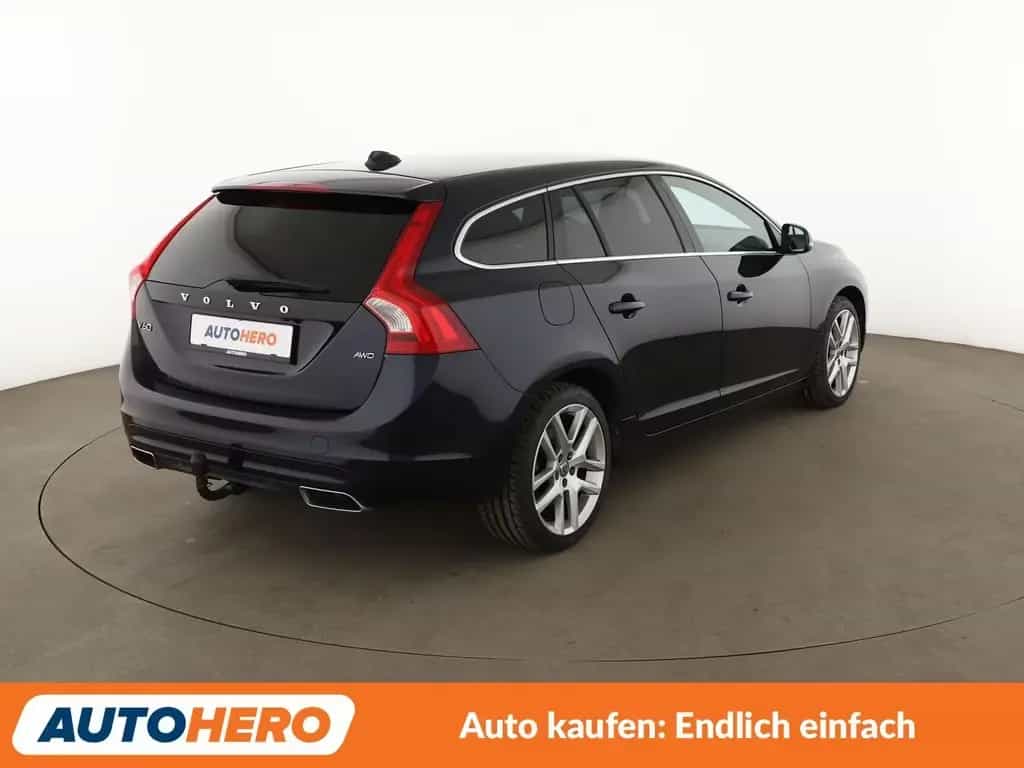 Volvo V60 2.4 D4 Summum AWD Aut.*NAVI*BiXENON*CAM*SHZ* 12/2016-photo-5