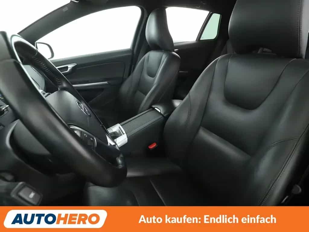 Volvo V60 2.4 D4 Summum AWD Aut.*NAVI*BiXENON*CAM*SHZ* 12/2016-photo-9
