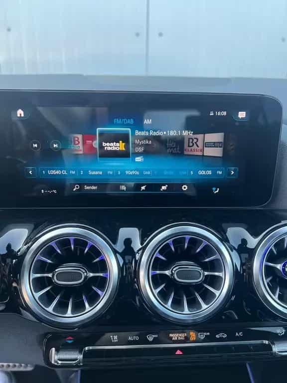 Mercedes-Benz GLA-Class 250 4MATIC 8G AMG-LINE PANORAMA LED KAMERA 04/2021-photo-19
