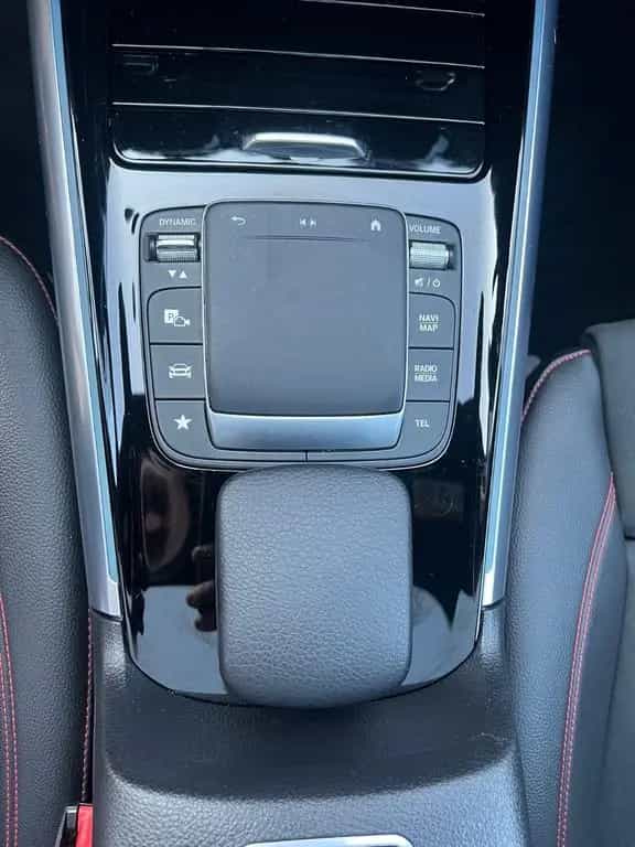 Mercedes-Benz GLA-Class 250 4MATIC 8G AMG-LINE PANORAMA LED KAMERA 04/2021-photo-21