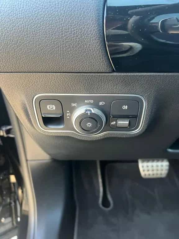 Mercedes-Benz GLA-Class 250 4MATIC 8G AMG-LINE PANORAMA LED KAMERA 04/2021-photo-23