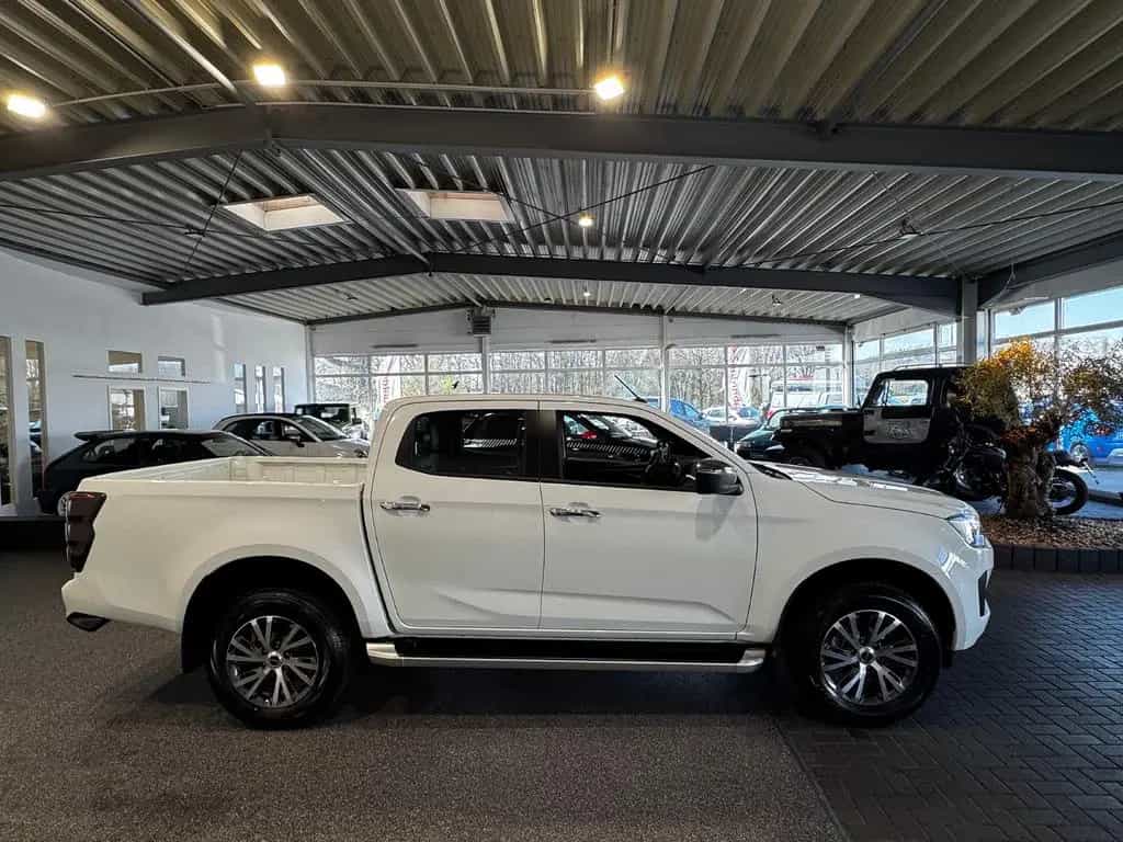 Isuzu D-Max Double Cab 4WD LSE LED ACC PDC KAMERA 06/2025-photo-3