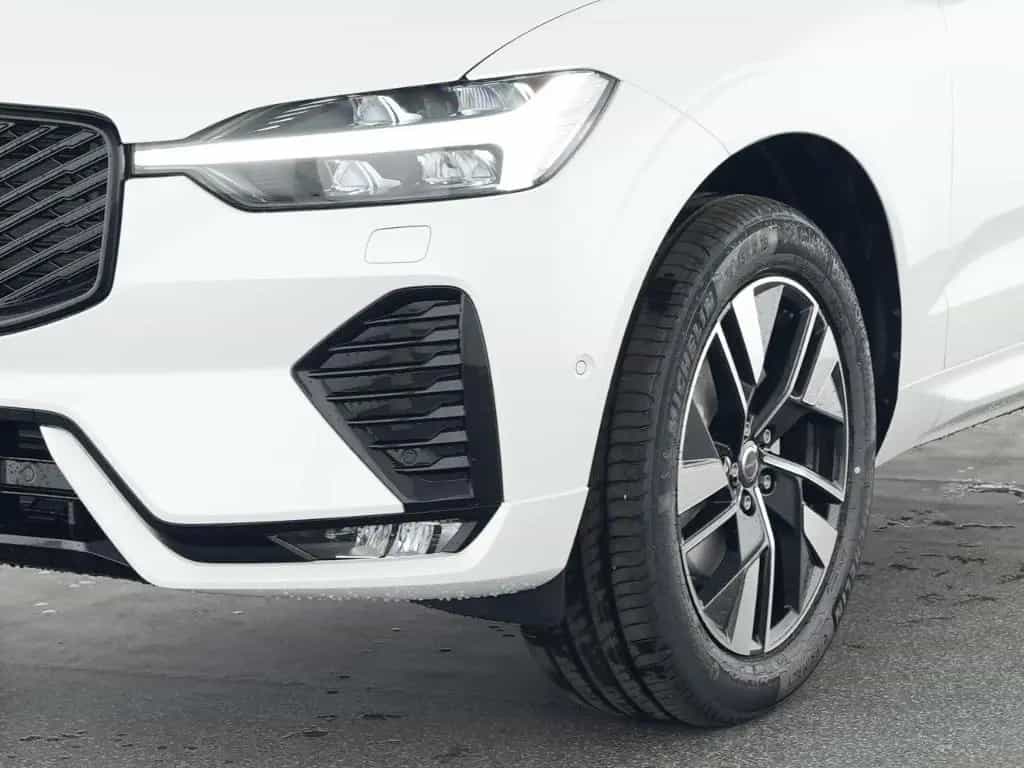 Volvo XC60 FACELIFT Plus Dark AWD HUD Digitales Cockpi 07/2025-photo-3