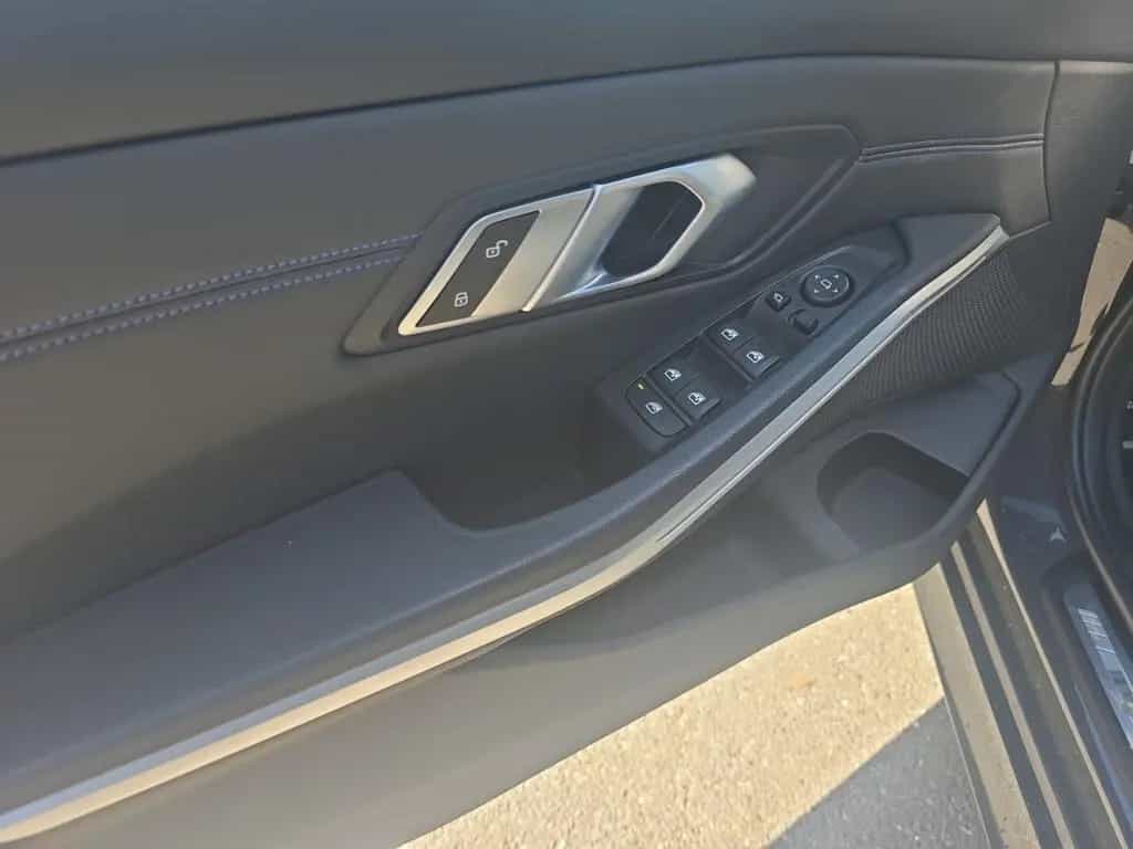 BMW 3 Series 320 i M Sport Shadow *Indiviudal*Pano*HUD*Keyles 06/2020-photo-18