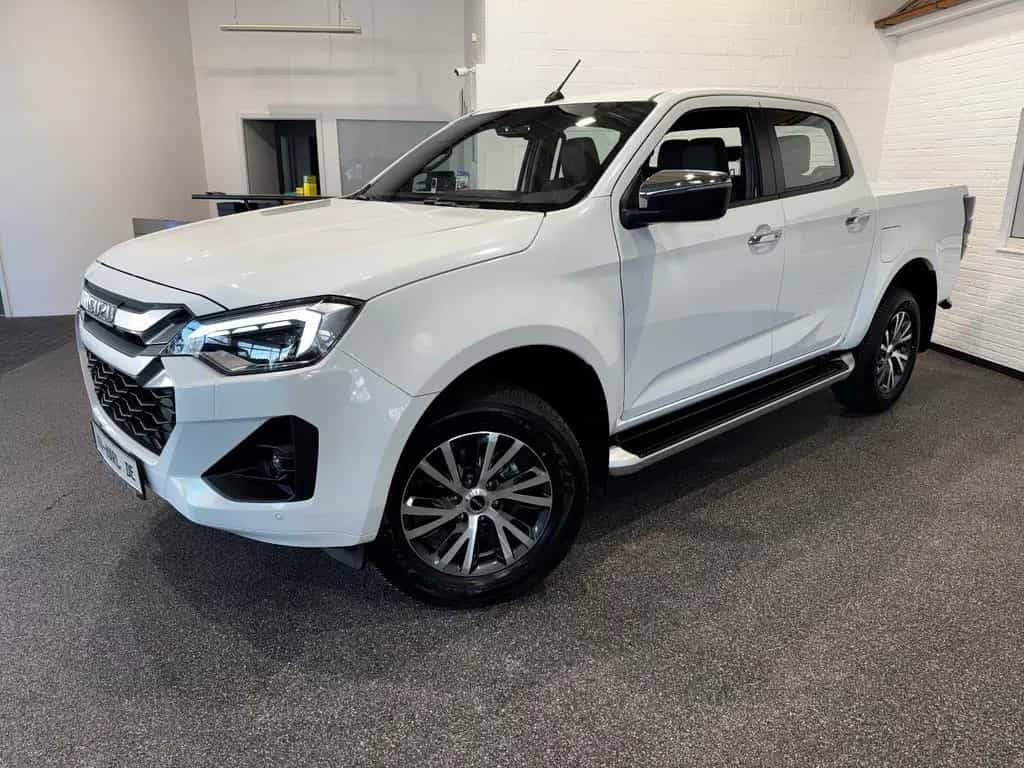 Isuzu D-Max Double Cab 4WD LSE LED ACC PDC KAMERA 11/2025-photo-0