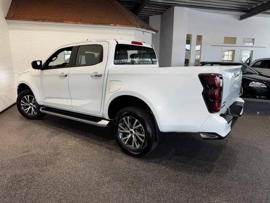 Isuzu D-Max Double Cab 4WD LSE LED ACC PDC KAMERA 11/2025-photo-4