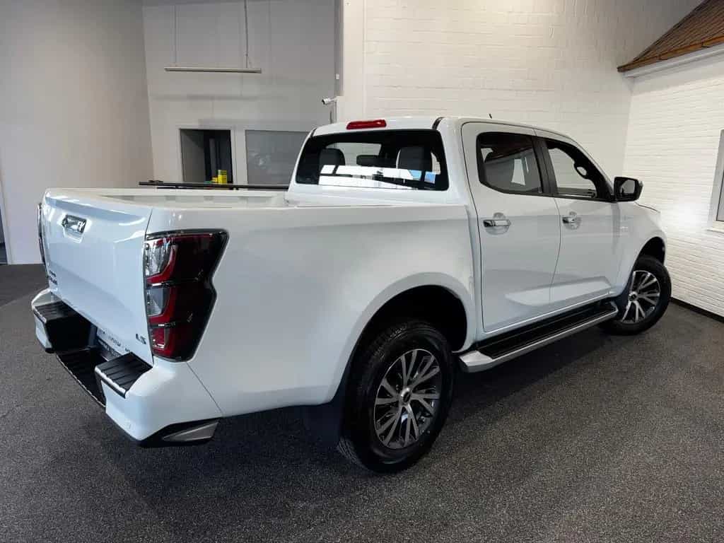 Isuzu D-Max Double Cab 4WD LSE LED ACC PDC KAMERA 11/2025-photo-6