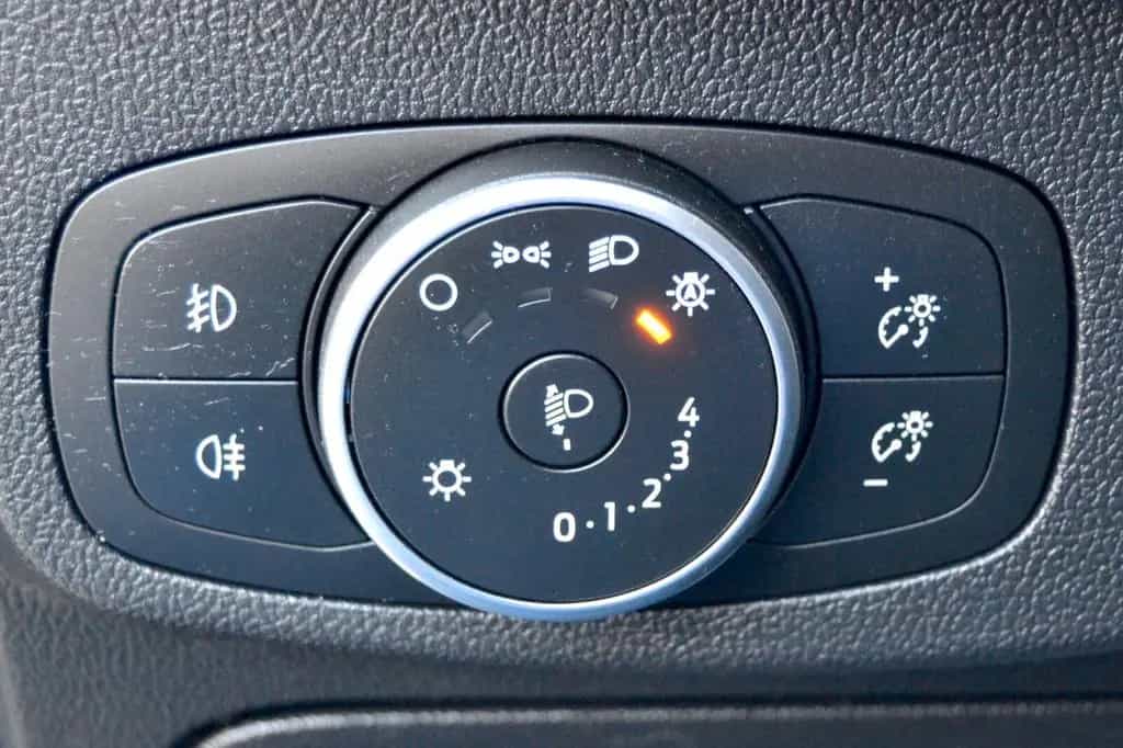 Ford Focus 1,0 Cool+Connect AutoAC Navi+Sync LED PDC 12/2019-photo-19