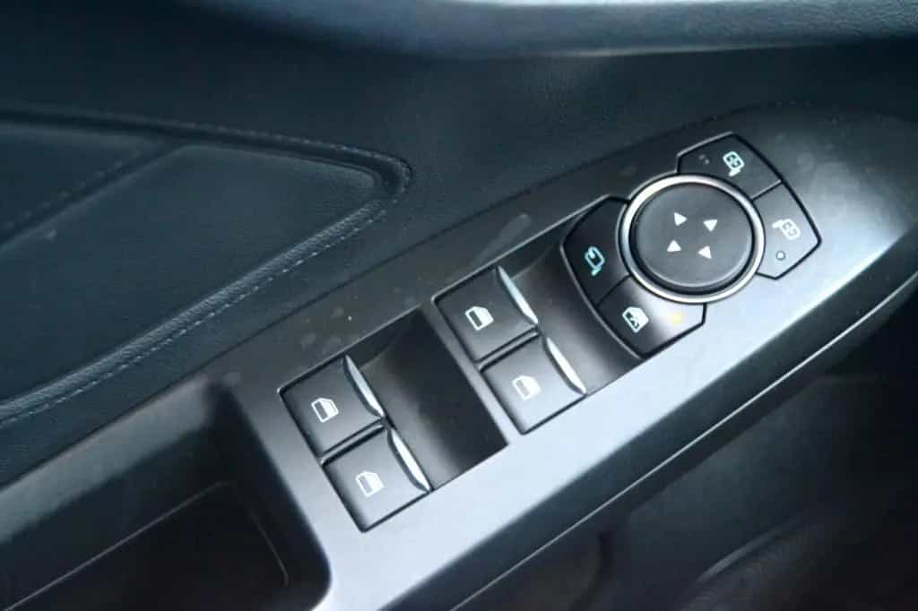Ford Focus 1,0 Cool+Connect AutoAC Navi+Sync LED PDC 12/2019-photo-20